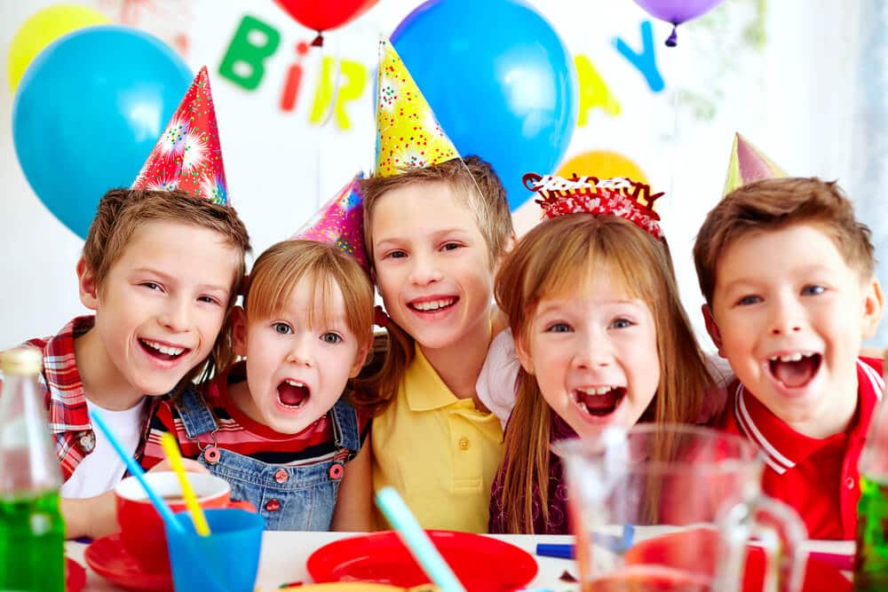 organisation anniversaire enfant fête invités décoration